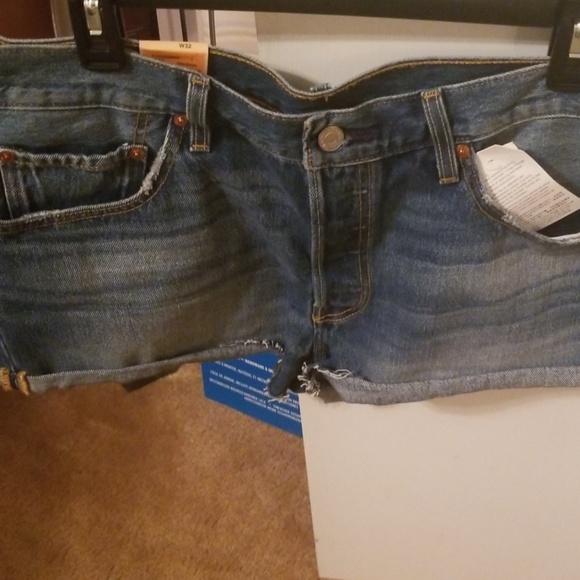 Levi denim shorts 501 original fit - Picture 2 of 6